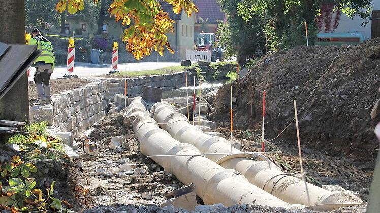 An den Stellen in Horsdorf, wo die Steine gesetzt werden, fließt die Lauter in Rohren vorbei.  Fotos: Tobias Kindermann