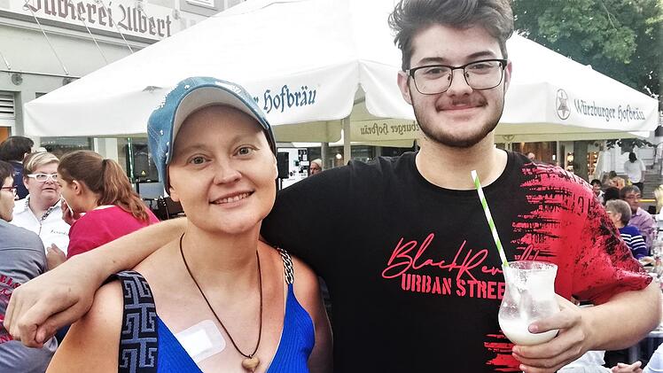 Auch Diana Breitenfeldt war mit Sohn Leon zum Benefiz-Abend gekommen.