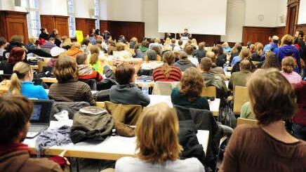 Der Zustrom zur Bamberger Universität hält unvermindert an.  Foto: Rinklef