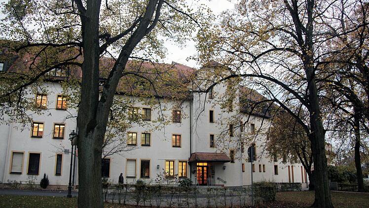 Das Caritas-Seniorenheim St. Bruno in Haßfurt: Es wird künftig als "Haus Sankt Bruno" Kirche und Caritas unter einem Dach vereinen.  Foto: pow