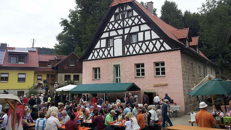 Alle zwei Jahre findet das Rothmühlenfest statt - und dann präsentiert Gunda Bohl, die hinter der Sanierung steckt, wieder ein paar Neuerungen. Foto: Sonja Adam