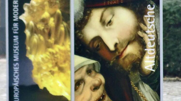 Mit diesen Stelen werben die Kunstsammlungen der Veste Coburg. Das Motiv im Vordergrund zeigt Cranachs "Ungleiches Paar" (um 1540)Foto: Jochen Berger