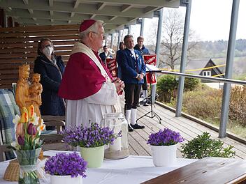 Bischof em. Dr. Friedhelm Hofmann war anlässlich einer Marienandacht am  Volkerberg zu Gast. Foto: Marion Eckert