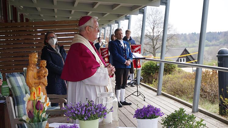 Bischof em. Dr. Friedhelm Hofmann war anlässlich einer Marienandacht am  Volkerberg zu Gast. Foto: Marion Eckert