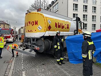 N&uuml;rnberg: T&ouml;dlicher Verkehrsunfall - Fahrradfahrerin stirbt nach Zusammensto&szlig; mit Lkw