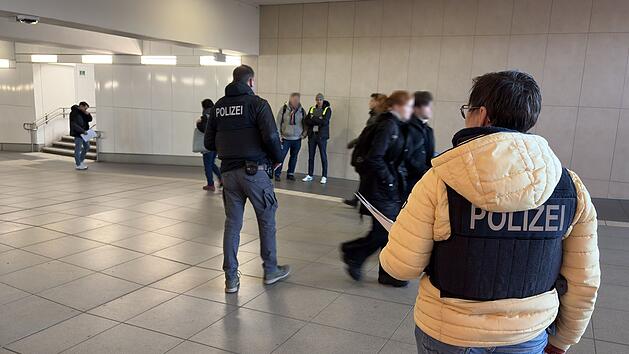 Messerangreifer attackiert M&auml;nner im Hauptbahnhof W&uuml;rzburg