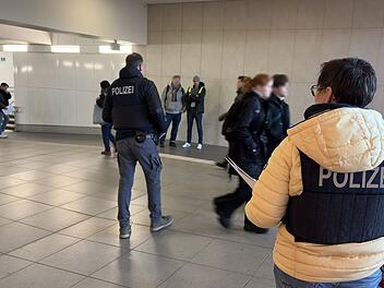 Messerangreifer attackiert M&auml;nner im Hauptbahnhof W&uuml;rzburg