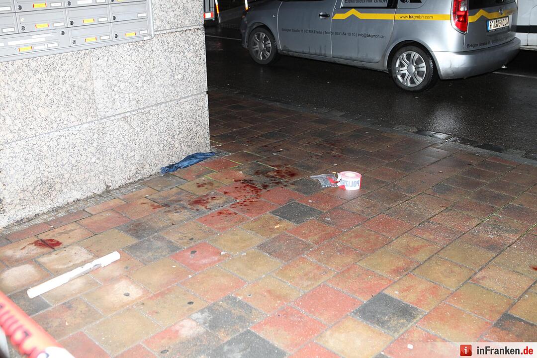 Versuchtes Tötungsdelikt in Ansbach – Opfer verletzt im Krankenhaus - Täter auf der Flucht