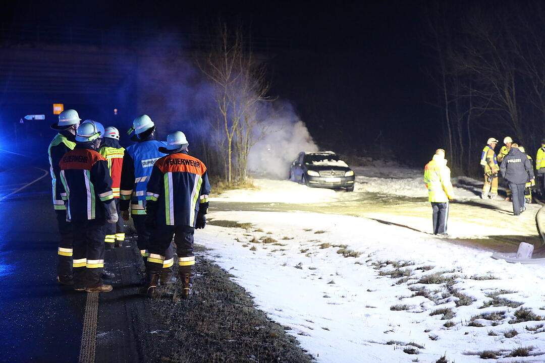 Oberfranken: Brandstiftung in Serie – mehrere Autos und Container brennen