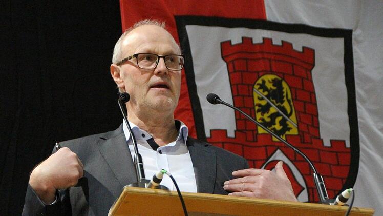 Bürgermeister Gerald Brehm stand in der Bürgerversammlung Rede und Antwort.  Foto: Andreas Dorsch