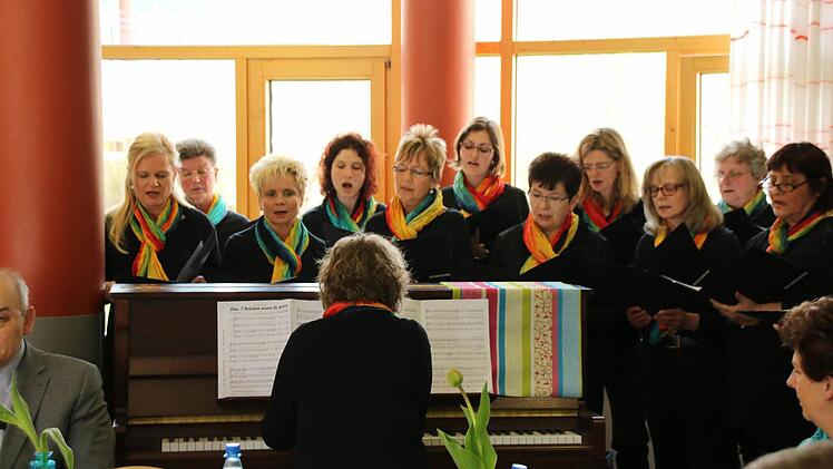 Der Frauenchor der Liedertafel singt