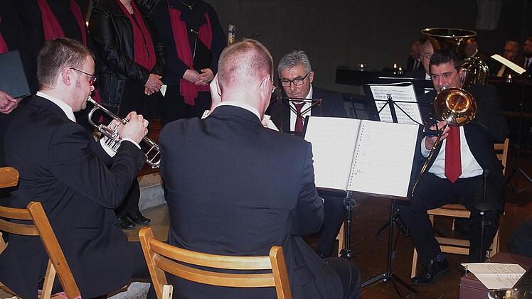 Die Bläsergruppe St. Georg Friesen unter Leitung von Heiko Meusel  Foto: Heike Schülein