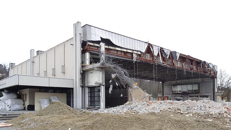 Impressionen vom Abriss der Coburger Angerhalle: 13. FeburarFoto: Jochen Berger