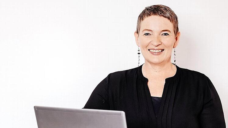 Anja Wagler berät Frauen mit einer Brustkrebserkrankung in persönlichen Gesprächen oder online über Zoom.