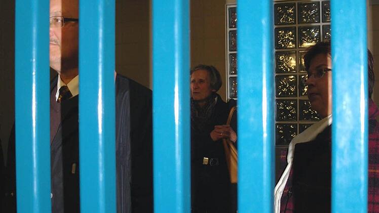 Nur zu Probe: Stadträte hinter Gittern.