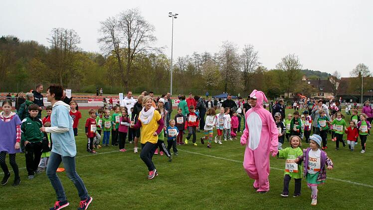 Warm-up mit Jana Haase  Foto: Werner Vogel