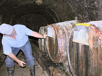 Whisky in Franken:  Die Fässer von Helmut Sperber lagern einige Jahre bei 95 Grad Luftfeuchtigkeit in einem Felsenkeller. Jutta Rudel