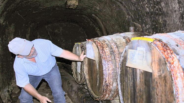 Whisky in Franken:  Die Fässer von Helmut Sperber lagern einige Jahre bei 95 Grad Luftfeuchtigkeit in einem Felsenkeller. Jutta Rudel