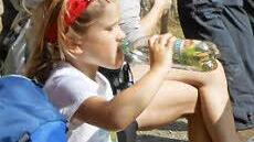 Nora, 5, hat sich die Pause verdienst.
