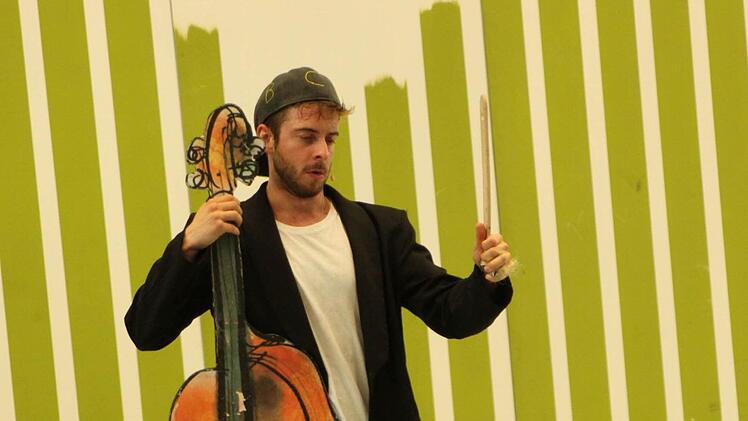 . . . als Cellist und Paukist Foto: Günther Geiling. . . als Cellist und Paukist Foto: Günther Geiling