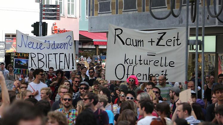 Im Juli vor drei Jahren demonstrierten rund 2000 Menschen in der Innenstadt bei "Kultur braucht Zeit"  Archivfoto: Matthias Hoch