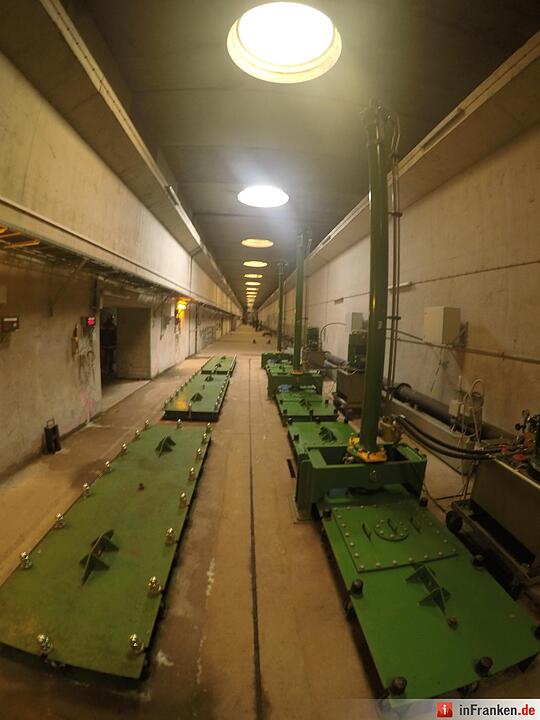 Auf Foto-Tour im  Inneren der Schleuse Erlangen