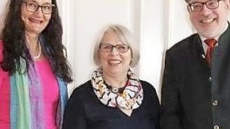 Von links: Regina Burkhardt (stellvertretende Personalratsvorsitzende), Margitta Leppert, Guido Winter (Beh&ouml;rdenleiter) Foto: privat