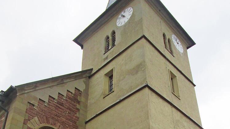 Die Schätze, die historischen Glocken, hängen im Kirchturm der Elfershausener Pfarrkirche und läuten zum Fest Mariä Himmelfahrt bayernweit.