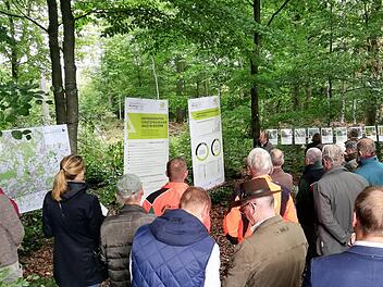 Knapp 40 Fachleute aus ganz Deutschland waren zur bundesweiten Auftaktveranstaltung der Deutschen Waldtage 2022 nach Zeitlofs angereist.