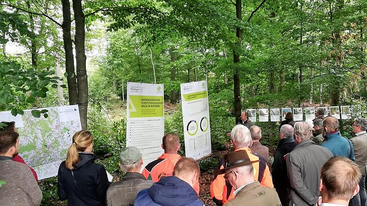 Knapp 40 Fachleute aus ganz Deutschland waren zur bundesweiten Auftaktveranstaltung der Deutschen Waldtage 2022 nach Zeitlofs angereist.