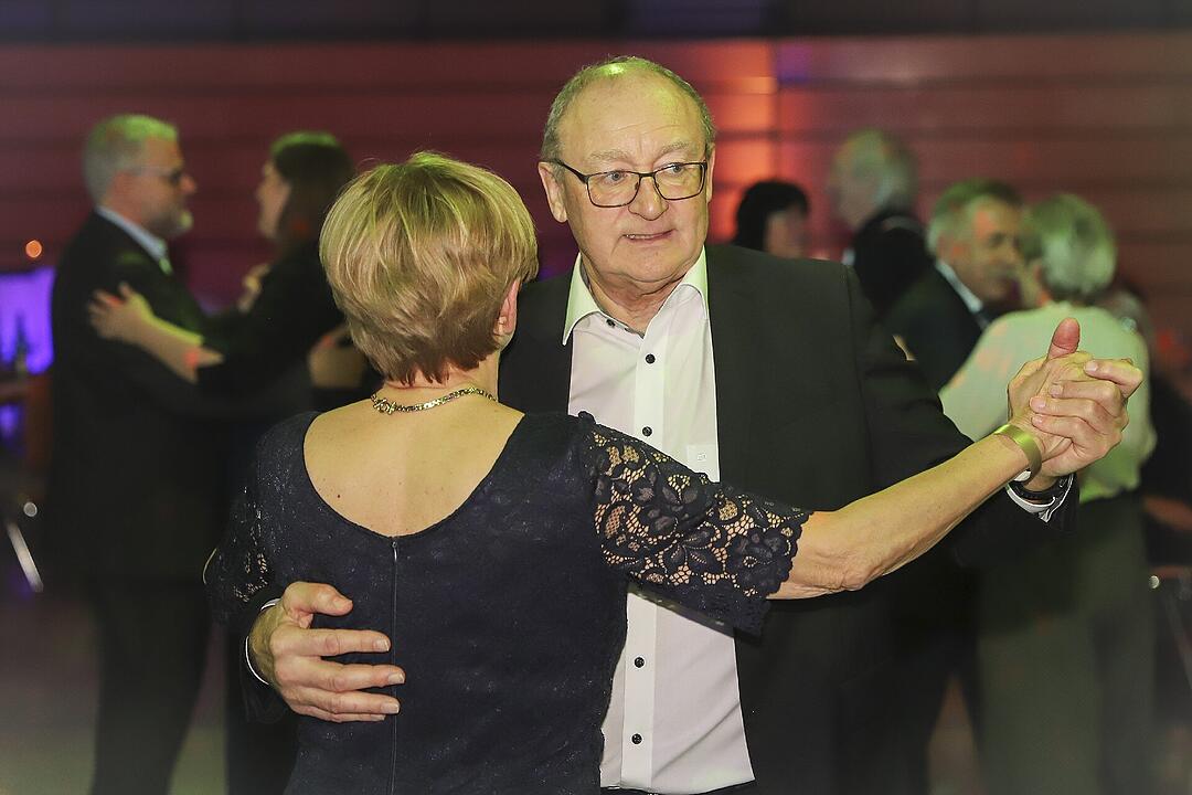 Es wurde in das Jahr 2025 gefeiert.