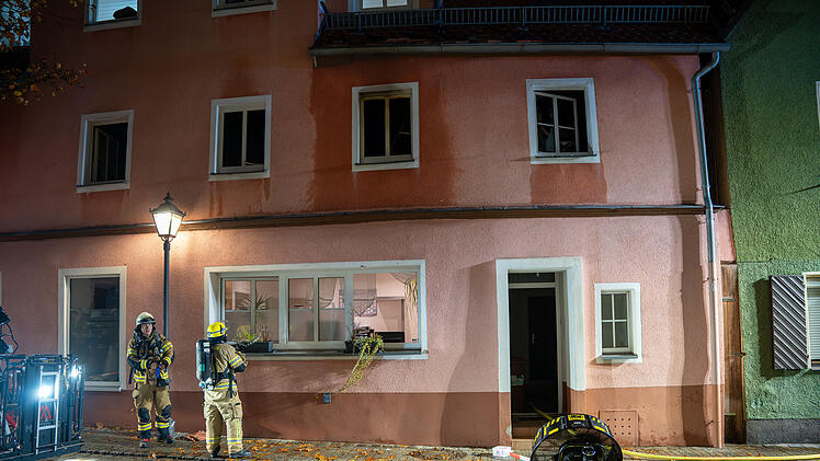 Tödliches Feuer in Hersbruck – Einsatzkräfte retten Bewohner vor den Flammen