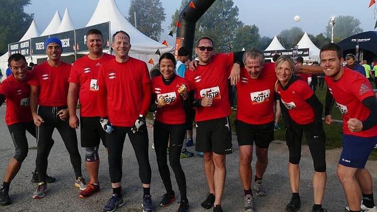 Die "FO-Fighters" (v. li.): Andreas B&ouml;ker, Bojan Kovacevic, Christian G&ouml;ller, Florian Els&auml;&szlig;er, Mar&eacute;n B&ouml;ker, Patrick Wagner, Stefan B&ouml;ker, Tanja Puppich und Yannick B&ouml;ker  Fotos: privat