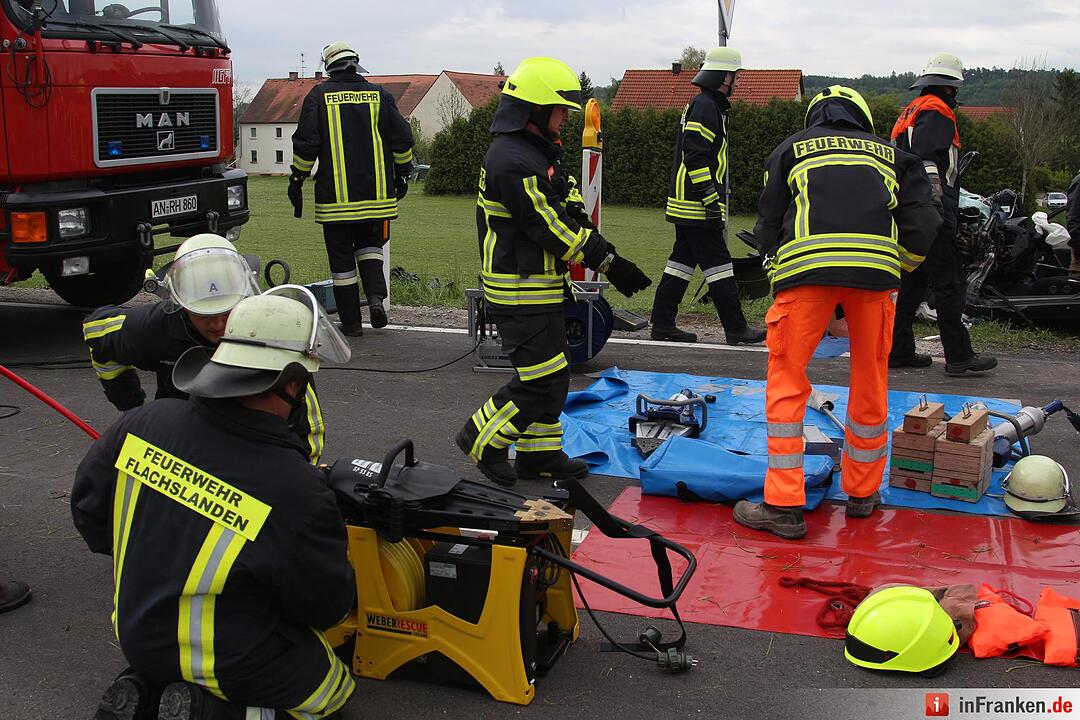 Ansbach: Fahranfänger kracht in Bagger