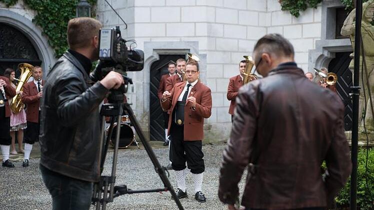 Fernsehaufnahmen mit OHM. Der Orchesterleiter immer im Fokus der Kameras.