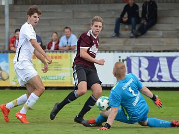 Die Chancenverwertung war zuletzt das gro&szlig;e Problem des FC Lichtenfels. Um in Feucht bestehen zu k&ouml;nnen, muss die Mannschaft um Lukasz Jankowiak (links) ihr Visier besser einstellen.  Foto: Gunther Czepera