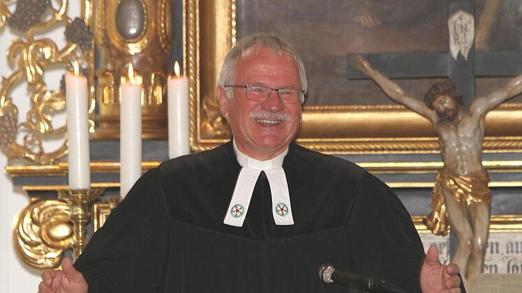 Mit Herz und Seele bei seiner Predigt dabei war Pfarrer Volkmar Gregori