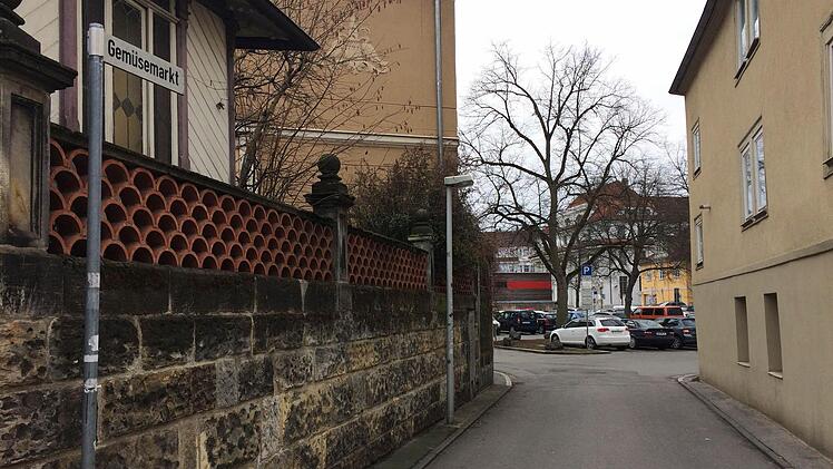 Die Zufahrt zum Gemüsemarkt ist nur durch diese Engstelle möglich. Foto: Oliver Schmidt