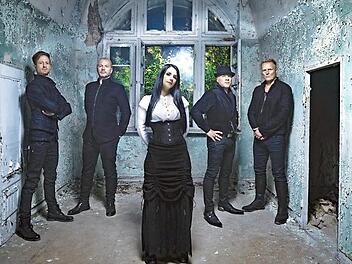 Das sind Bannkreis (von links): Simon Michael, Bodenski, Johanna Krins, Eric Fish und Ingo Hampf.  Foto: Christian Barz