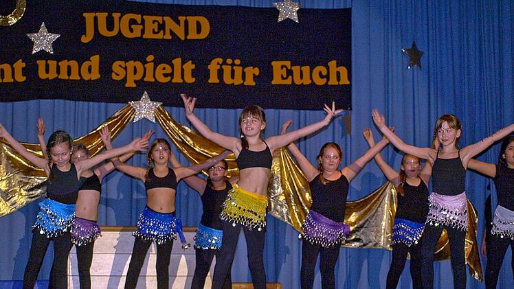 Hübsche "Inderinnen" entführten nach BollywoodSusanne Deuerling