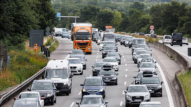Stau ist eine nervige Angelegenheit. Mit unseren Tipps bleibst du gelassen.