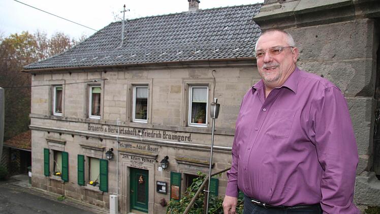 Der Entschluss steht fest: Jürgen und Elvira Peetz verkaufen die Burggaststätte, in der sie sich einst kennenlernten.  Fotos: Sonja Adam