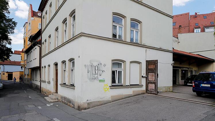 "Am Kanal 11" in Bamberg: In einem Raum im Hinterhof röstet Rolf Minges seinen Kaffee. Foto: Matthias Hoch