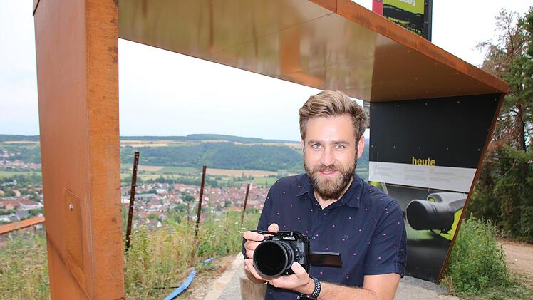 Alex Menschow mit seiner Kamera am Terroir-f-Punkt in Hammelburg.  Ralf Ruppert