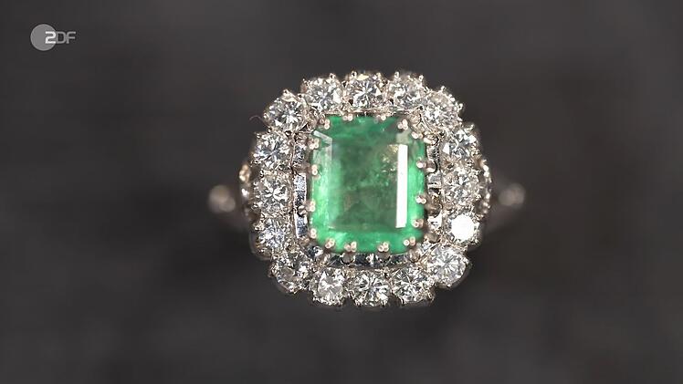 Fast heller als der Weihnachtsbaum im Studio funkelte der Entourage-Ring, der f&uuml;r seine Besitzerin zum unverhofften Geldsegen wurde.