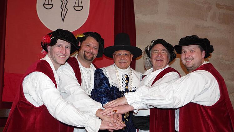 Die Viertelmeister Jens Schick, Stefan Wicklein, Jürgen Ditsche und Markus Steller wurden von Oberbürgermeister Wolfgang Beiergrösslein im Amt bestätigt.