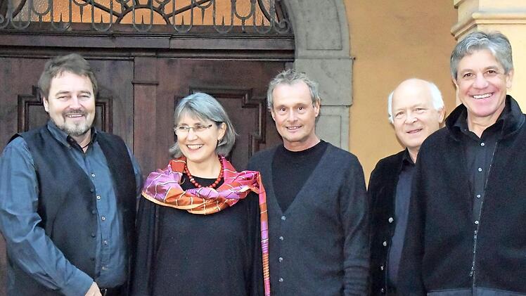 Edith Spanier-Zellmer sowie das Ensemble "Klez àmore" aus Würzburg präsentieren eine musikalisch-literarische Annäherung unter dem Motto "Und der Engel nickte". Foto: privat