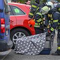 Foto: Die Feuerwehr musste beim Wohnhausbrand in Lauf an der Pegnitz sechs Tiere vor den Flammen retten. Das Feuer hatte auch auf die Fassade des Hauses übergegriffen. Foto: News 5 / Friedrich