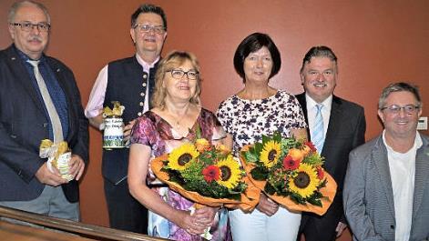 Dienstjubiläen im Landratsamt: im Bild (von links) Rüdiger Köhler, Hermann Kremer, Erna Pitschujew, Claudia Hoffmann, Landrat Klaus Peter Söllner und Ulrich Wagner vom Personalrat Foto: Werner Reißaus