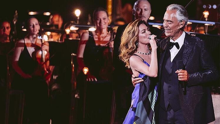 Die Sängerin Shania Twain (mit Andrea Bocelli) war zu Gast bei der musikalischen Sommernacht in der Toskana.